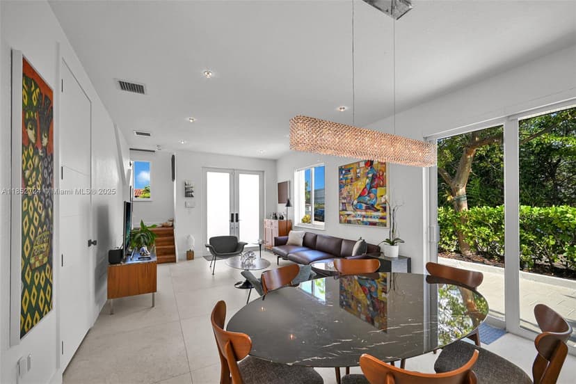 3179 NW 11th St, Miami FL 33125