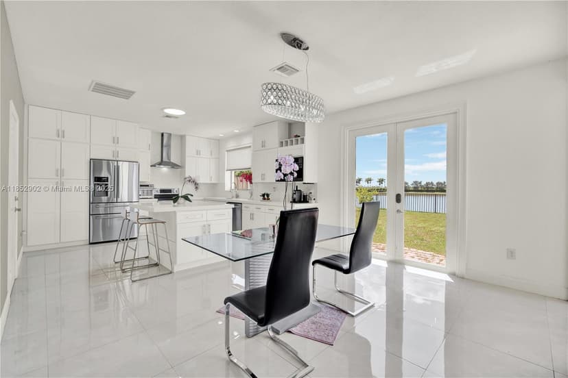 557 SE 37th Place, Homestead FL 33033