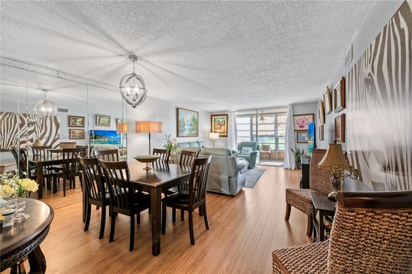 9461 Sunrise Lakes Blvd # 207, Sunrise FL 33322