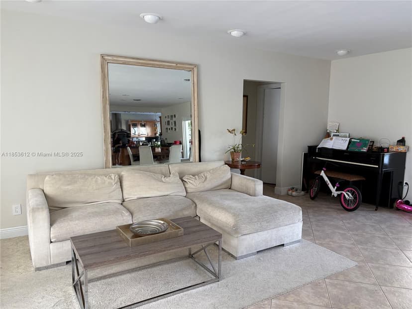 1990 NE 197th Ter, Miami FL 33179