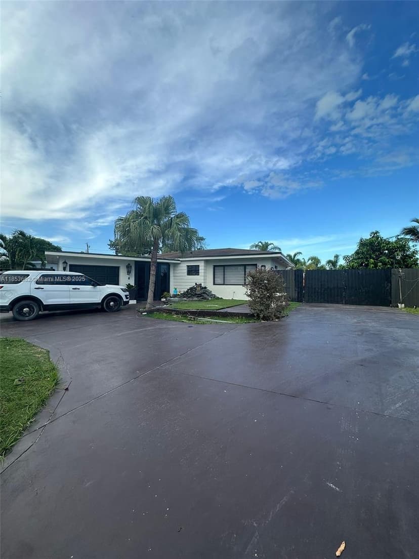 19361 NW 1st Ct, Miami Gardens FL 33169