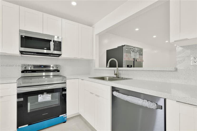 8320 Sands Point Blvd # M107, Tamarac FL 33321