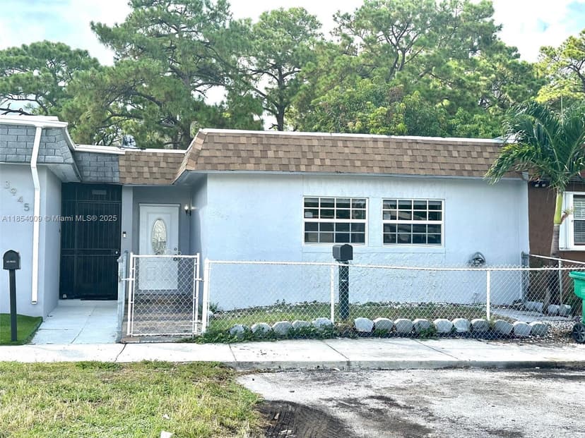 3947 NW 207th St Rd, Miami Gardens FL 33055