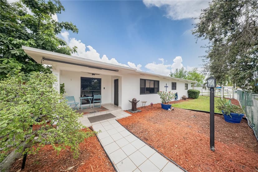 7605 W 6th Ave, Hialeah FL 33014