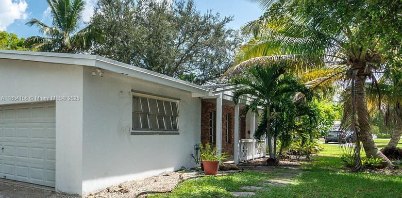 8465 SW 143rd St, Palmetto Bay FL 33158