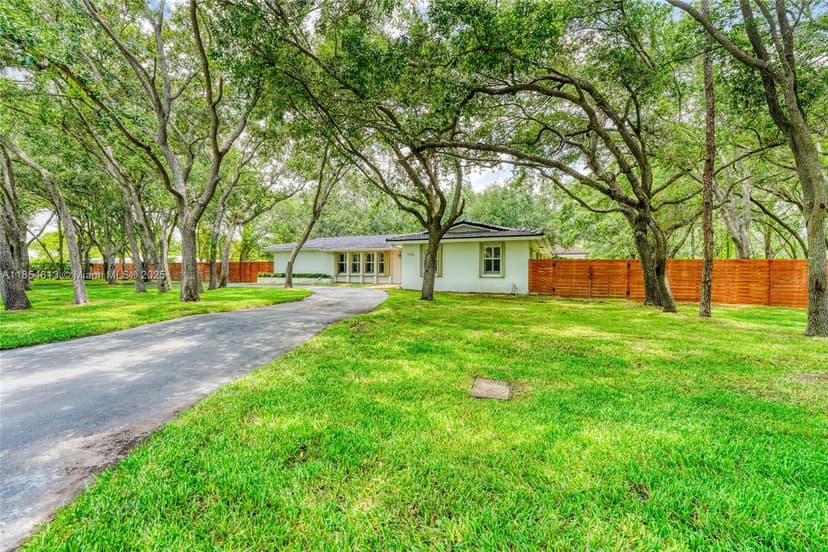 7715 SW 122nd St, Pinecrest FL 33156