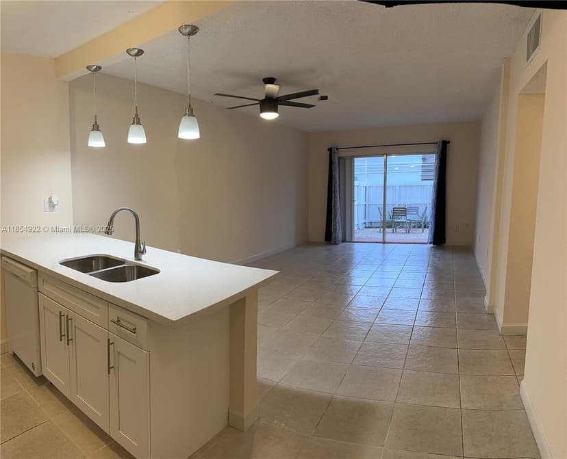 10900 SW 104th St # 118, Miami FL 33176