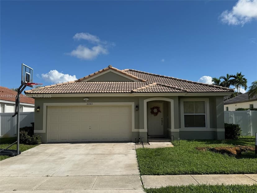 16363 SW 11th St, Pembroke Pines FL 33027