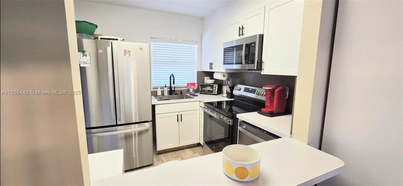 9480 Sunrise Lakes Blvd # 306, Sunrise FL 33322