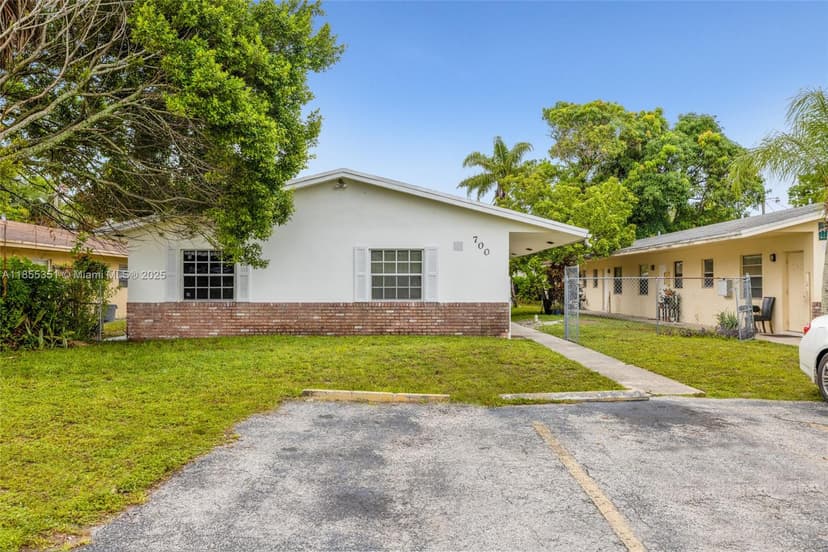 700 SW 16th Ave, Fort Lauderdale FL 33312