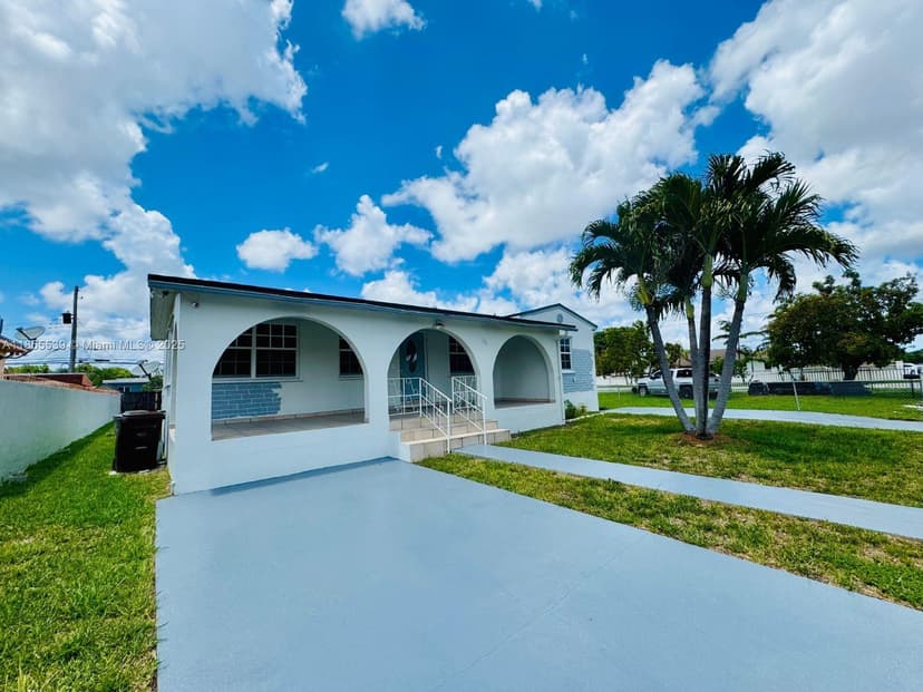 115 W 37th St, Hialeah FL 33012
