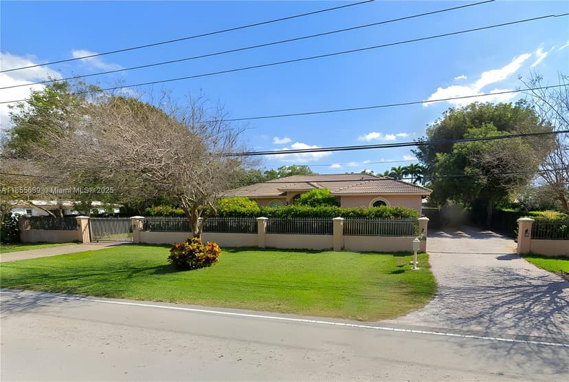10621 SW 77th Ave, Pinecrest FL 33156