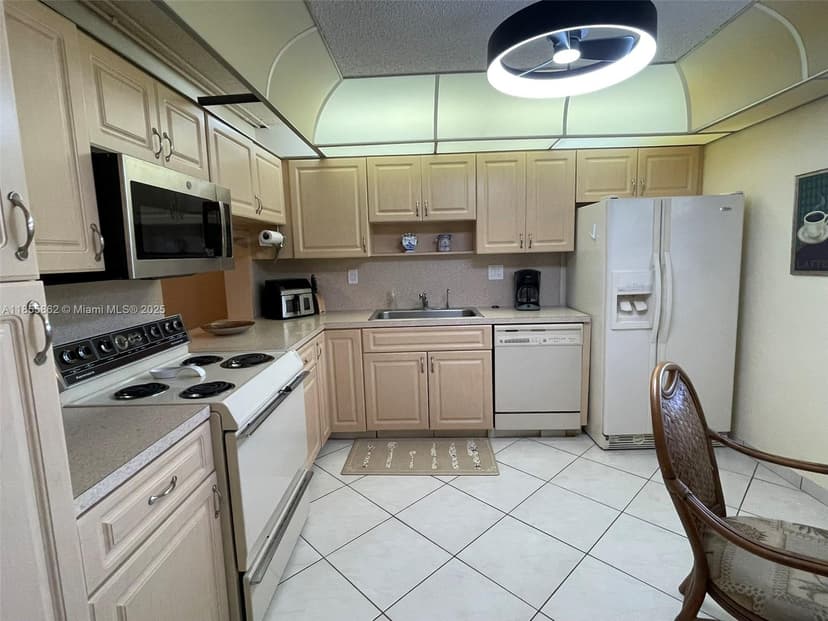 4975 E Sabal Palm Blvd # 208, Tamarac FL 33319