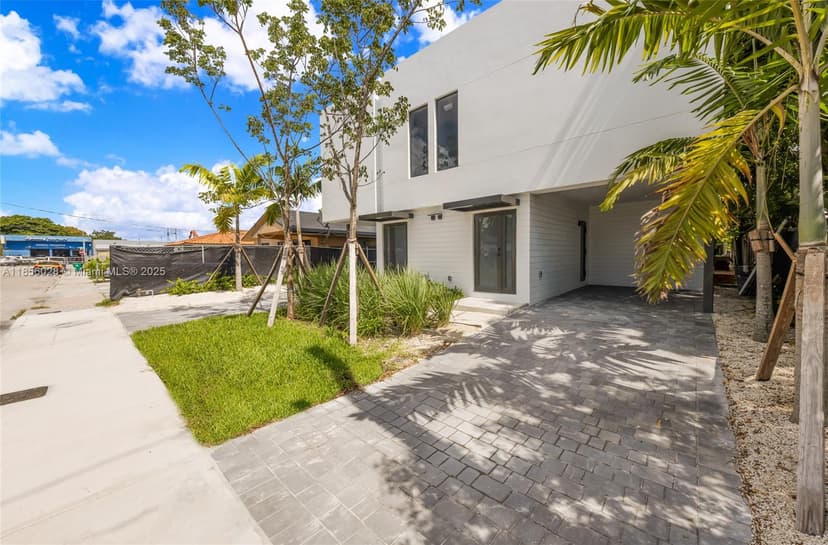 2151 NW 1st Ter, Miami FL 33125