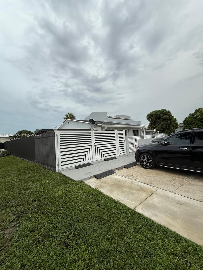19570 NW 55th Cir Pl, Miami Gardens FL 33055