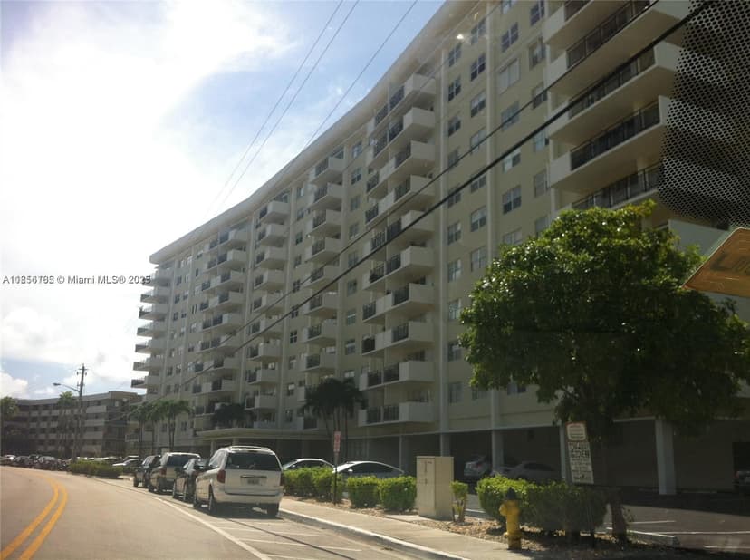 401 Golden Isles Dr # 810, Hallandale Beach FL 33009