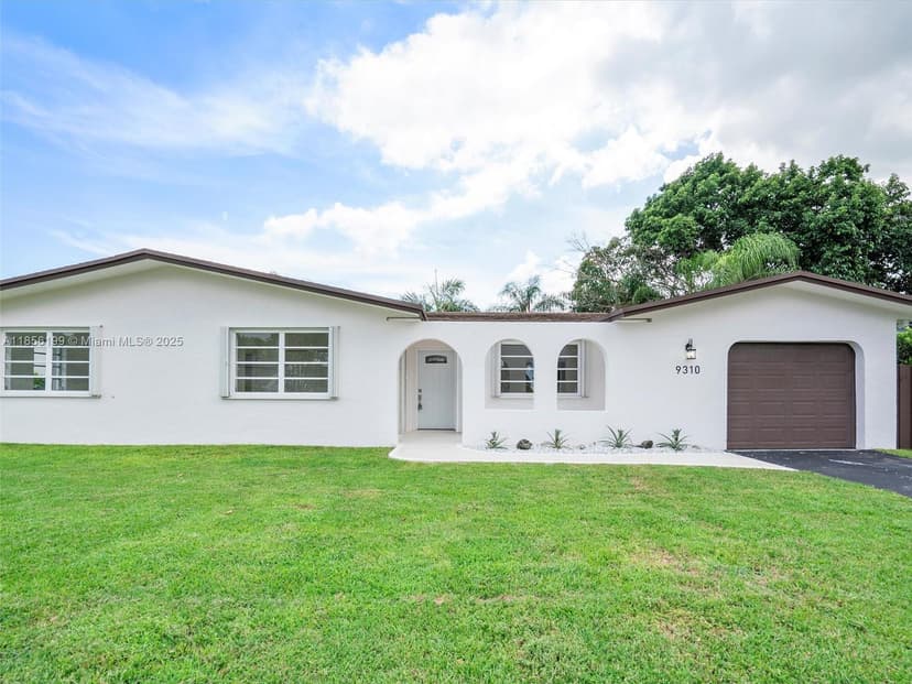 9310 SW 165th St, Palmetto Bay FL 33157