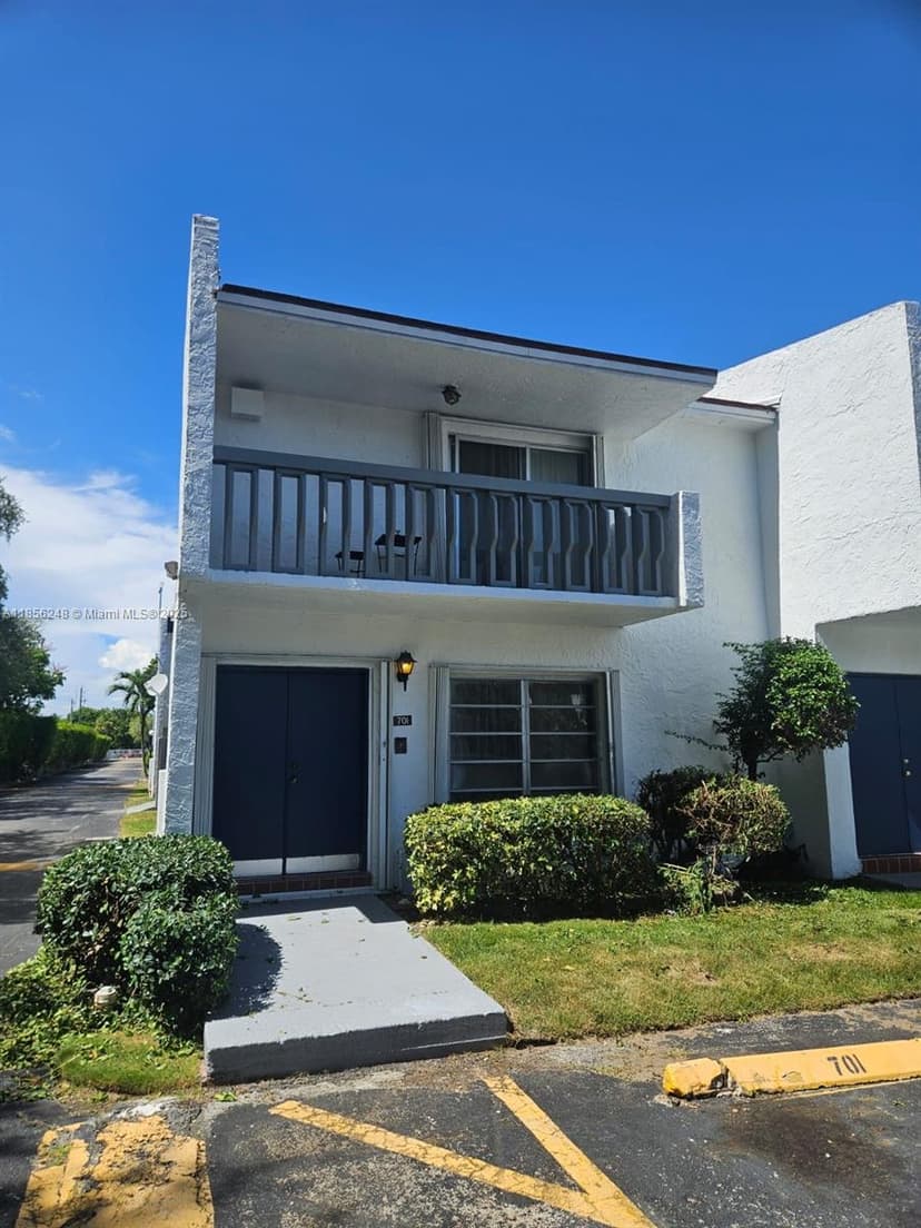 17180 SW 94th Ave # 701, Palmetto Bay FL 33157