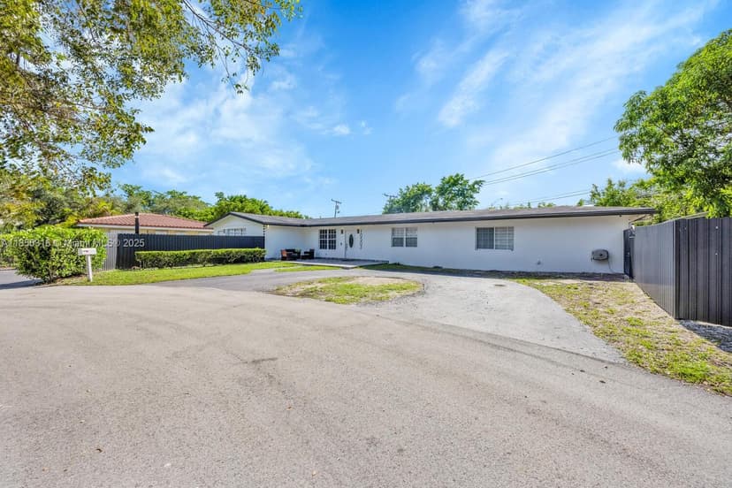 10504 SW 77th Ct, Pinecrest FL 33156