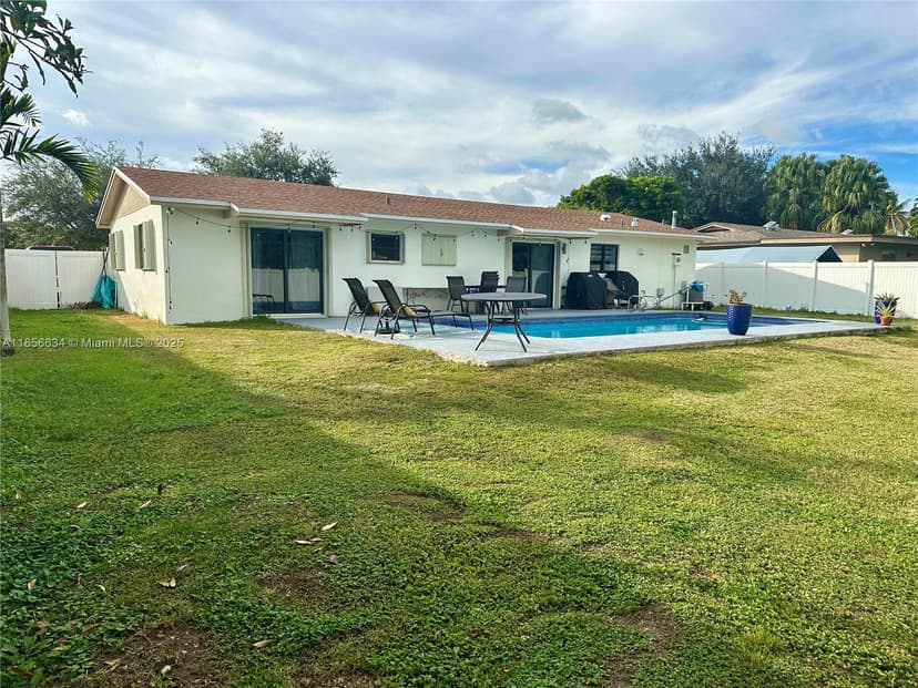 18133 SW 93rd Ave, Palmetto Bay FL 33157