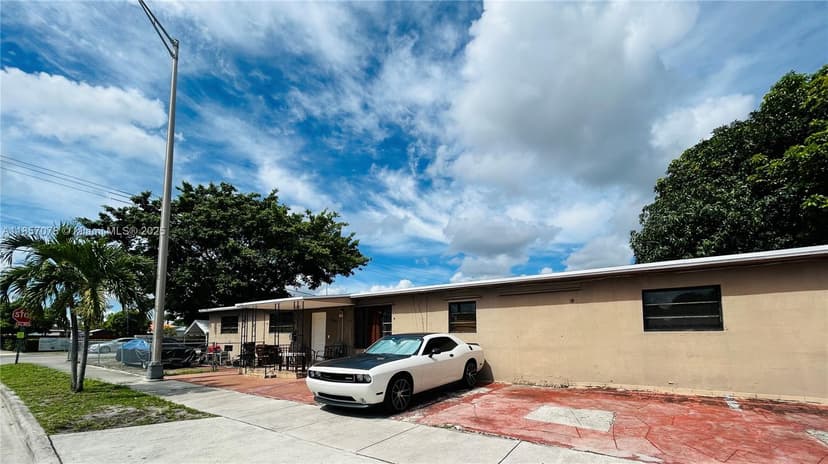 499 E 41st St, Hialeah FL 33013
