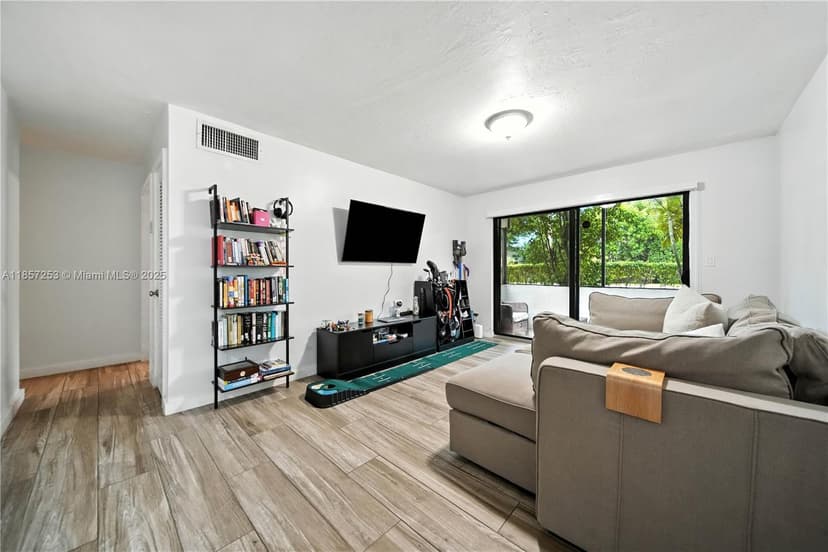 8701 SW 141st St # B1, Palmetto Bay FL 33176