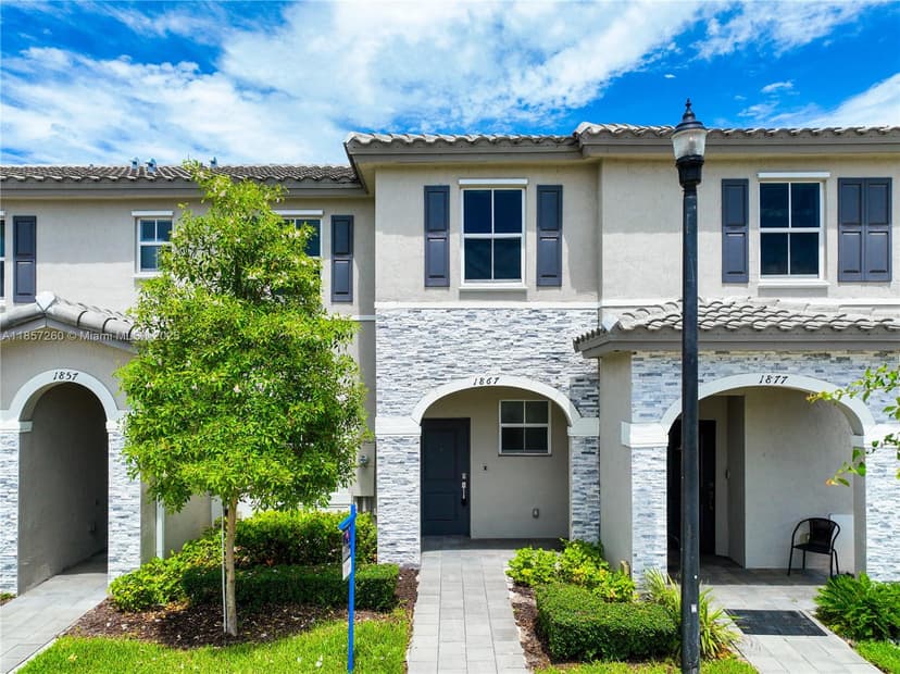 1867 SE 26th Ter, Homestead FL 33035