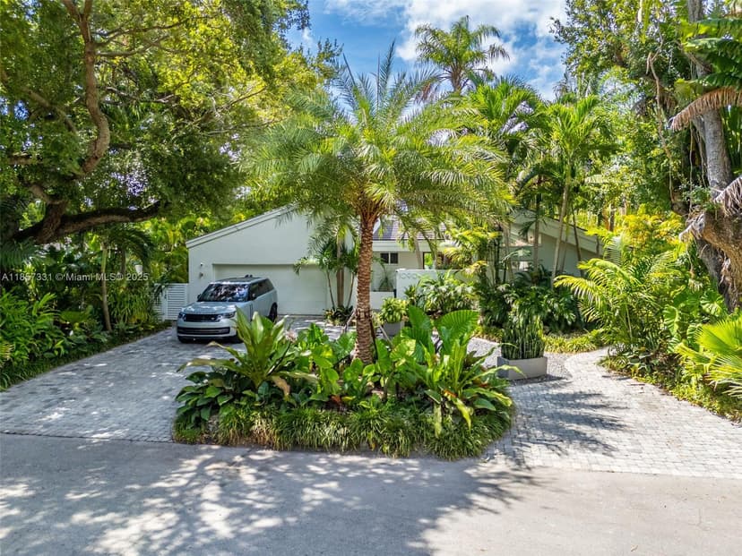 1090 NE 92nd St, Miami Shores FL 33138