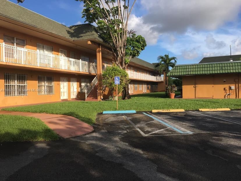 271 NW 177th St # 223, Miami Gardens FL 33169