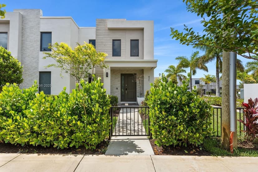 421 NW 17th St, Fort Lauderdale FL 33311