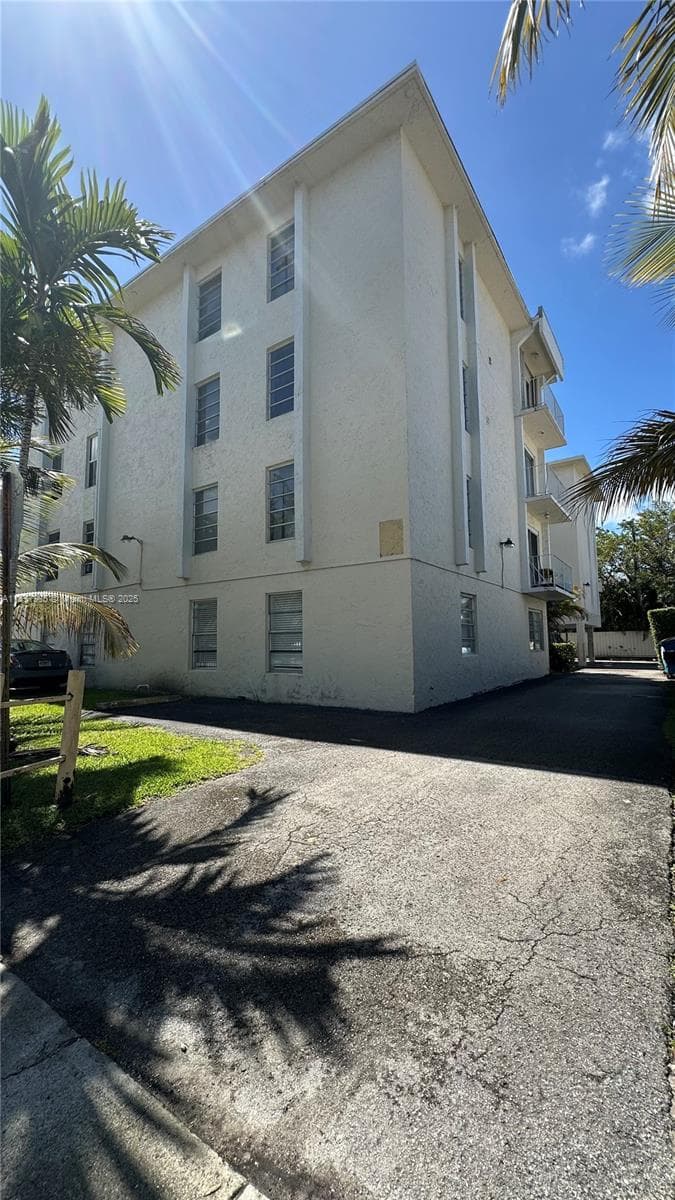 2138 SW 6th St # 102, Miami FL 33135