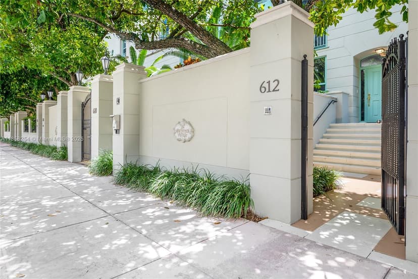 612 Valencia Ave # 104, Coral Gables FL 33134