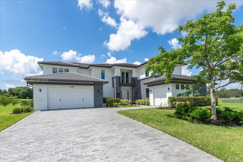 17819 SW 58th St, Southwest Ranches FL 33331