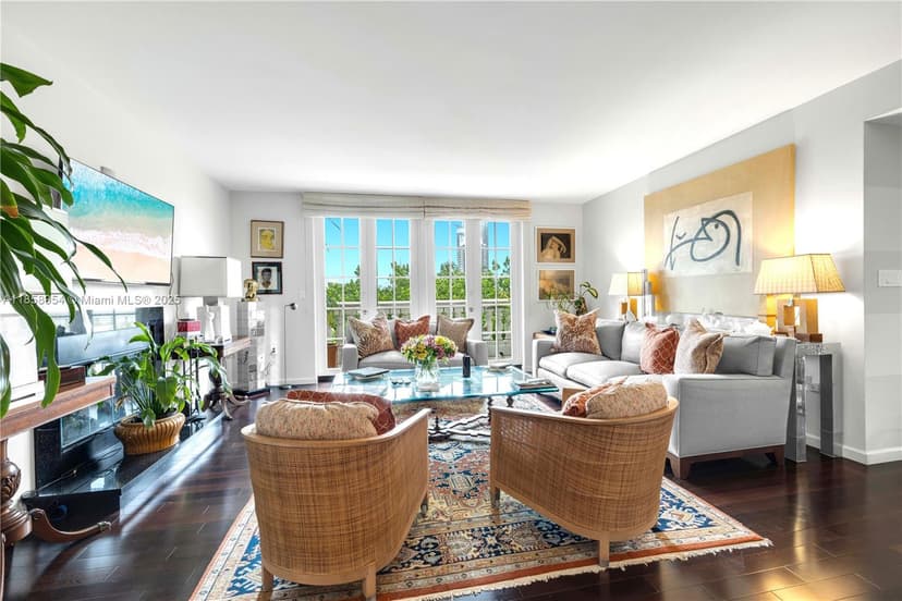 243 Meridian Ave # 211, Miami Beach FL 33139