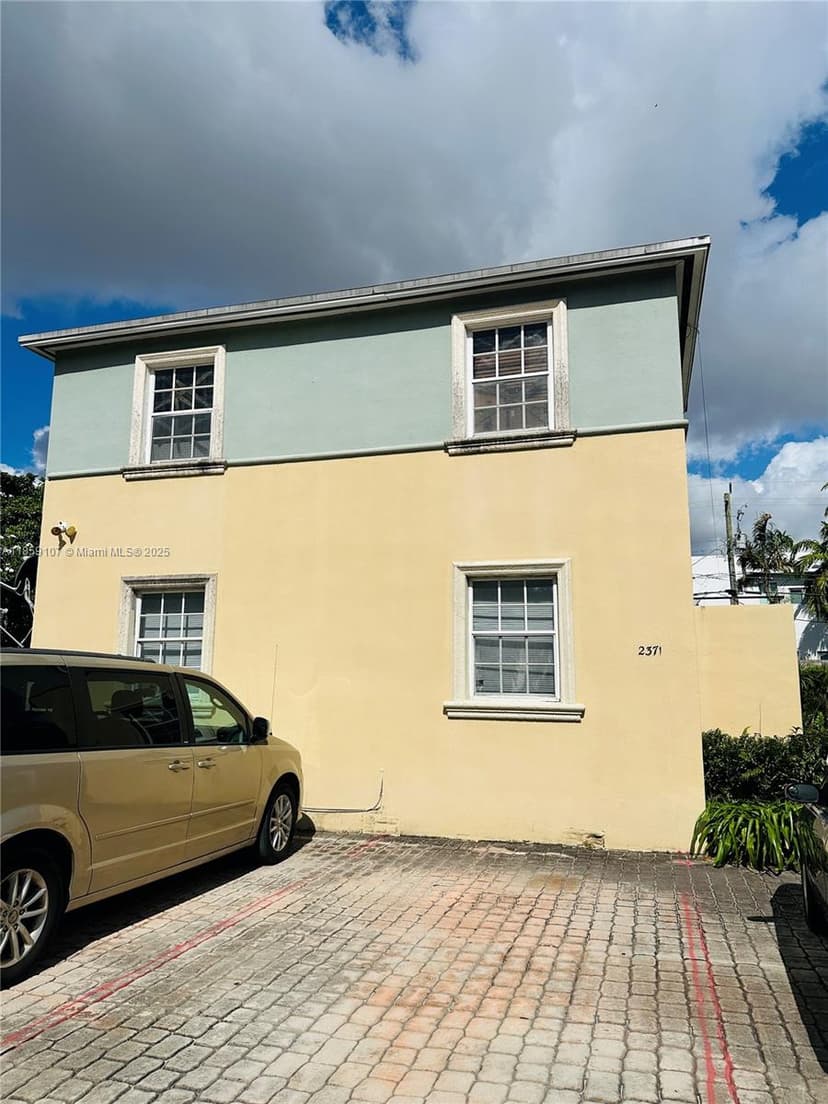 2371 SW 27th St, Miami FL 33133