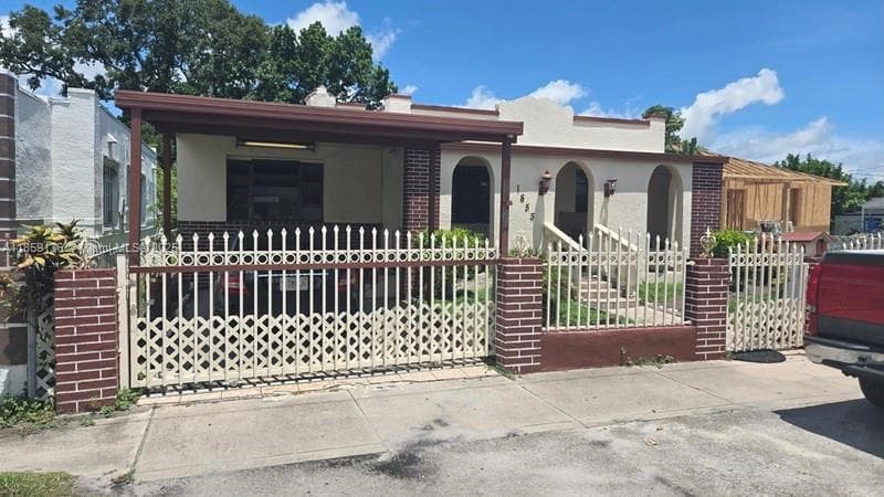 1853 NW 47th St, Miami FL 33142