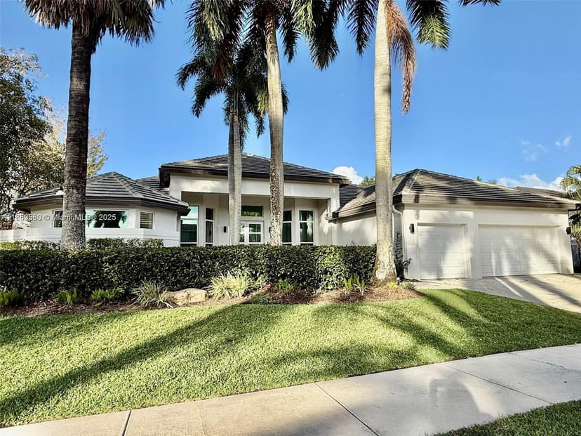2523 Montclaire Cir, Weston FL 33327