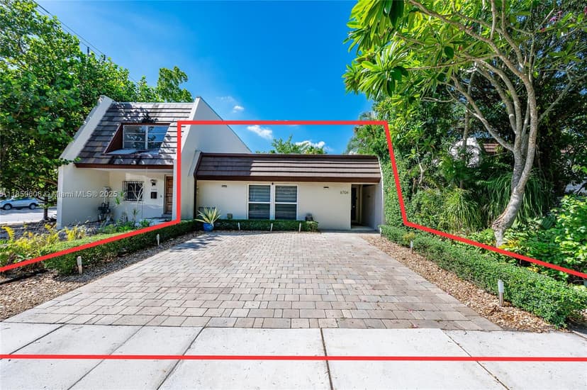 6704 Crooked Palm Ter, Miami Lakes FL 33014