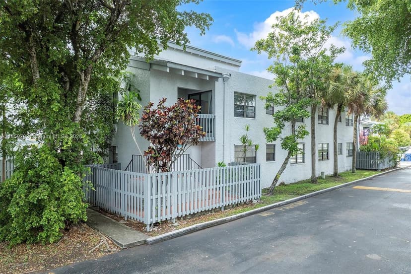 10542 NW 7th Ter # B7, Miami FL 33172