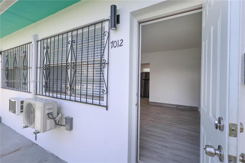 7010 NW 5th Pl, Miami FL 33150