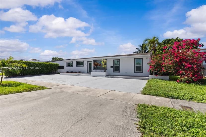 528 W 45th Pl, Hialeah FL 33012