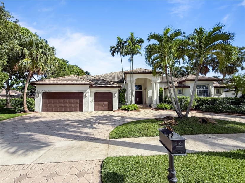 2514 Poinciana Dr, Weston FL 33327