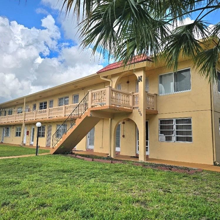135 NE 202nd Ter # N18, Miami Gardens FL 33179