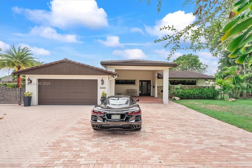 14830 Dade Pine Ave, Miami Lakes FL 33014