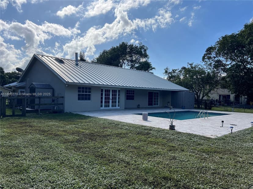 11501 SW 3rd St, Plantation FL 33325
