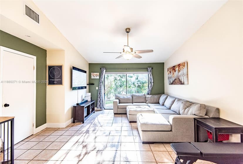 895 SW 120th Way, Davie FL 33325