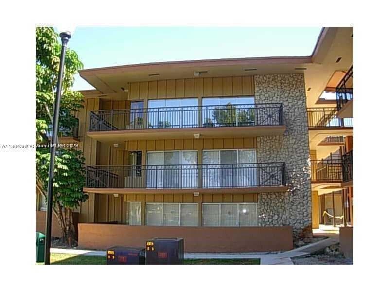 4850 SW sw 63rd ter # 114, Davie FL 33314