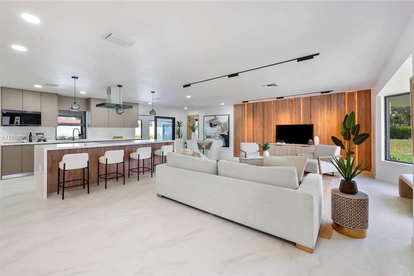 2415 NE 35th Dr, Fort Lauderdale FL 33308