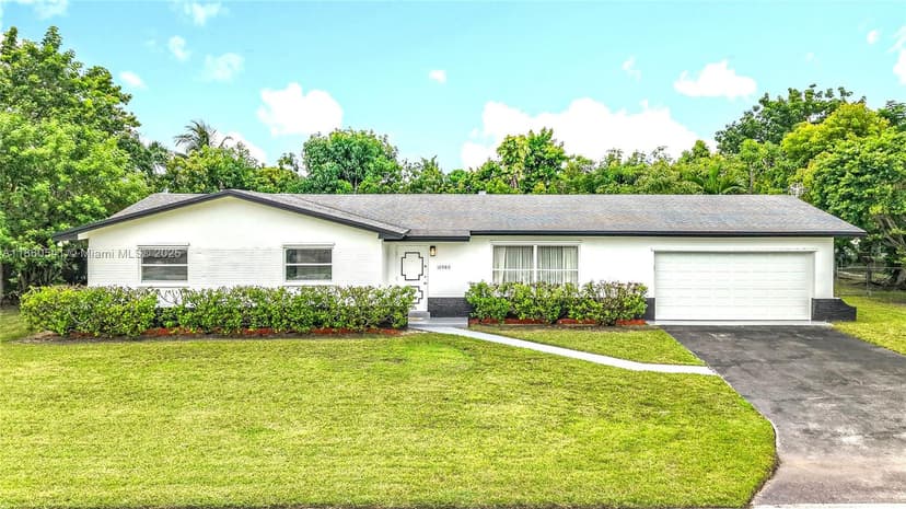 10980 SW 116th St, Miami FL 33176