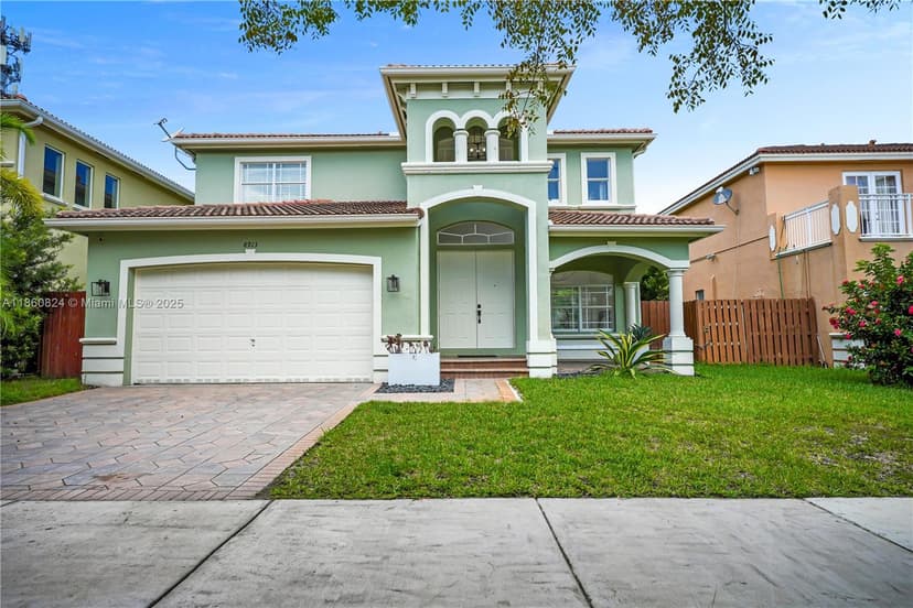 8913 SW 206th St, Cutler Bay FL 33189